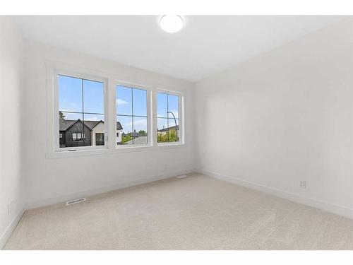 1417 41 Street Sw, Calgary, AB - Indoor Photo Showing Other Room