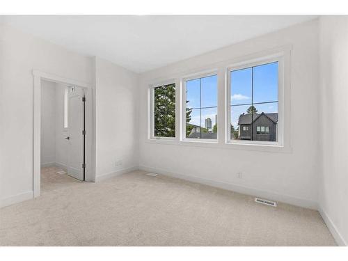 1417 41 Street Sw, Calgary, AB - Indoor Photo Showing Other Room