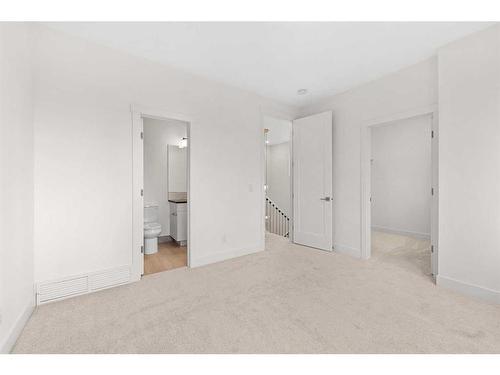 1417 41 Street Sw, Calgary, AB - Indoor Photo Showing Other Room