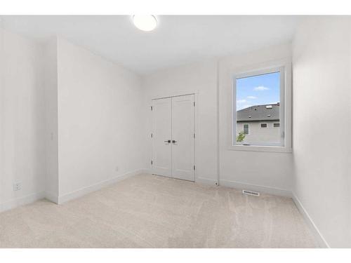 1417 41 Street Sw, Calgary, AB - Indoor Photo Showing Other Room