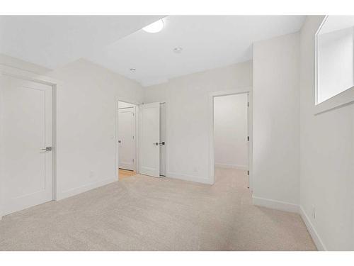 1417 41 Street Sw, Calgary, AB - Indoor Photo Showing Other Room