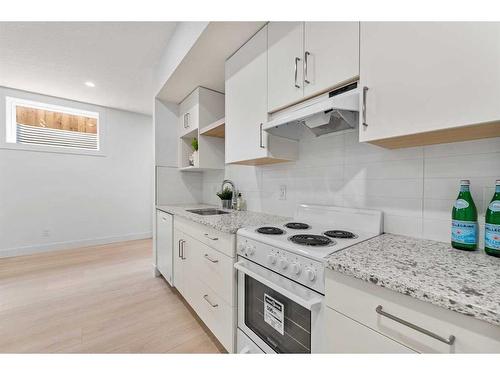 1417 41 Street Sw, Calgary, AB - Indoor Photo Showing Kitchen