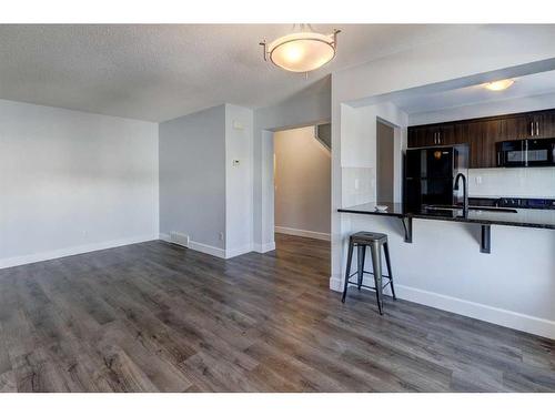 14 Windstone Green Sw, Airdrie, AB - Indoor Photo Showing Kitchen