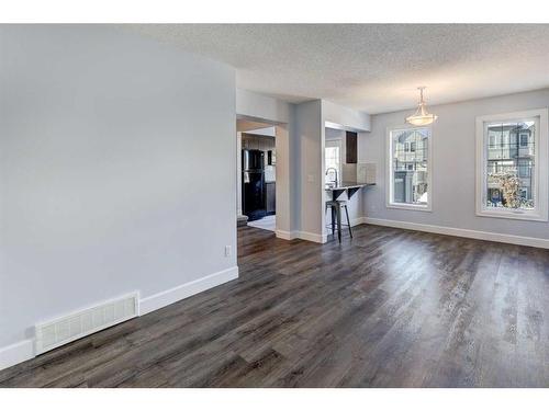 14 Windstone Green Sw, Airdrie, AB - Indoor Photo Showing Living Room