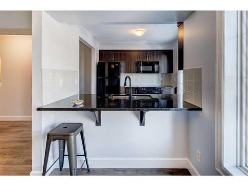 14 Windstone Green Sw, Airdrie, AB - Indoor Photo Showing Kitchen