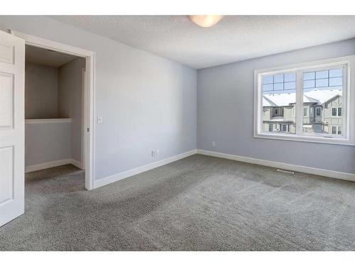 14 Windstone Green Sw, Airdrie, AB - Indoor Photo Showing Other Room