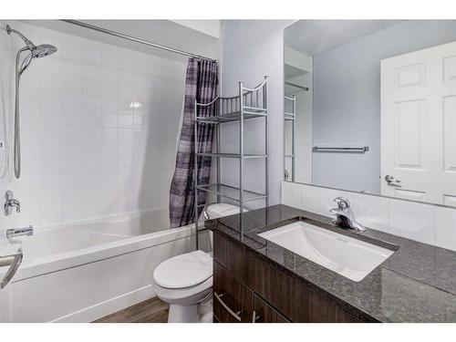 14 Windstone Green Sw, Airdrie, AB - Indoor Photo Showing Bathroom