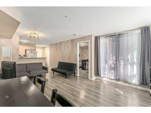 1114-8 Bridlecrest Drive Sw, Calgary, AB - Indoor Photo Showing Other Room