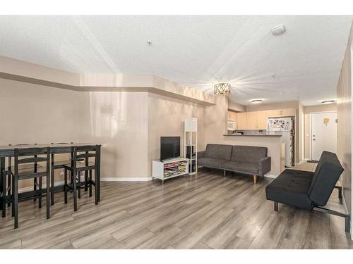 1114-8 Bridlecrest Drive Sw, Calgary, AB - Indoor