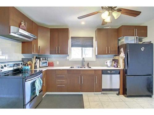 6152 Bowwood Drive Nw, Calgary, AB - Indoor Photo Showing Kitchen With Double Sink