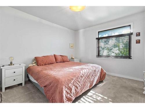 6152 Bowwood Drive Nw, Calgary, AB - Indoor Photo Showing Bedroom