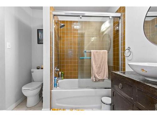 6152 Bowwood Drive Nw, Calgary, AB - Indoor Photo Showing Bathroom