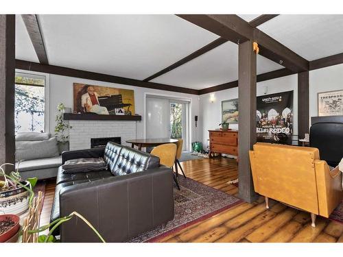 6152 Bowwood Drive Nw, Calgary, AB - Indoor Photo Showing Living Room