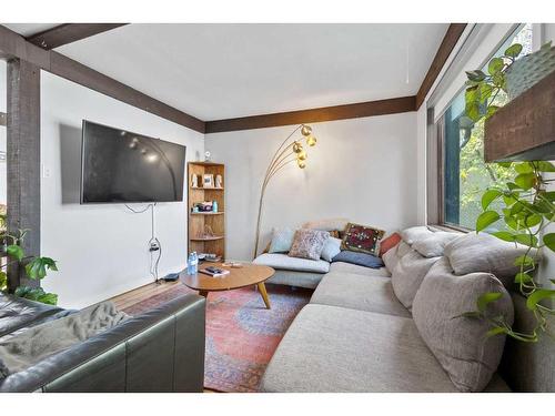 6152 Bowwood Drive Nw, Calgary, AB - Indoor Photo Showing Living Room