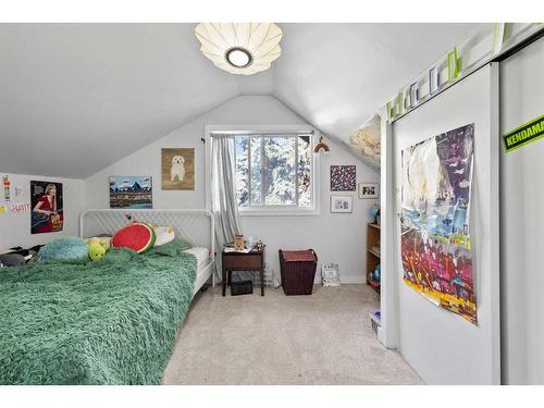 6152 Bowwood Drive Nw, Calgary, AB - Indoor Photo Showing Bedroom