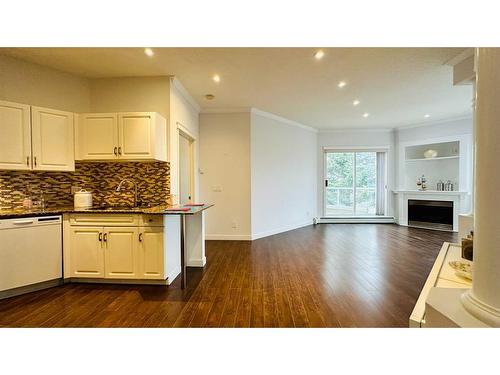 310-108 Edgeridge Terrace Nw, Calgary, AB - Indoor Photo Showing Kitchen