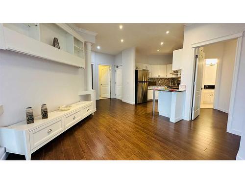 310-108 Edgeridge Terrace Nw, Calgary, AB - Indoor Photo Showing Kitchen