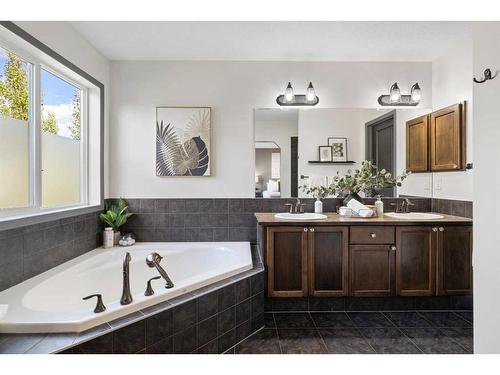 38 Sage Valley Manor Nw, Calgary, AB - Indoor Photo Showing Bathroom