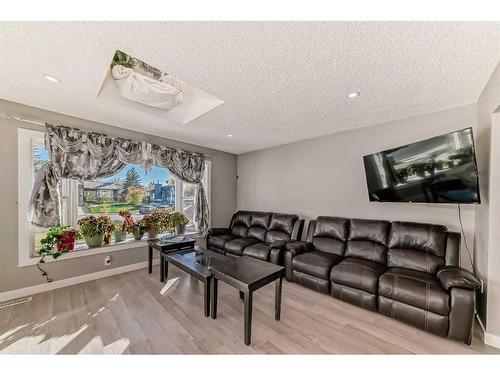 63 Whiteram Court Ne, Calgary, AB - Indoor Photo Showing Living Room