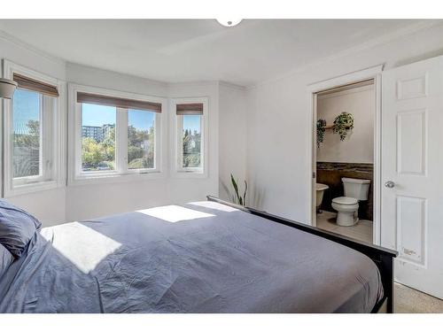 1713 23 Avenue Sw, Calgary, AB - Indoor Photo Showing Bedroom