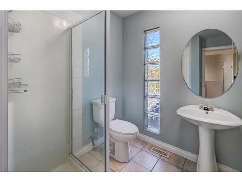 1713 23 Avenue Sw, Calgary, AB - Indoor Photo Showing Bathroom