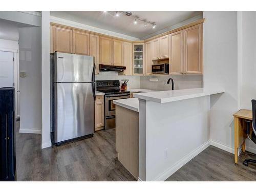 1713 23 Avenue Sw, Calgary, AB - Indoor Photo Showing Kitchen