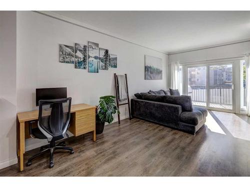 1713 23 Avenue Sw, Calgary, AB - Indoor Photo Showing Other Room