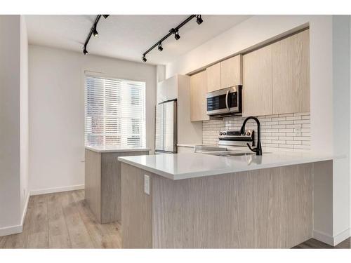 78 Walgrove Common Se, Calgary, AB - Indoor Photo Showing Kitchen With Upgraded Kitchen