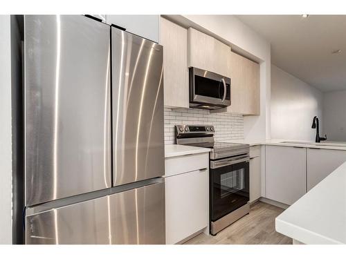 78 Walgrove Common Se, Calgary, AB - Indoor Photo Showing Kitchen With Stainless Steel Kitchen