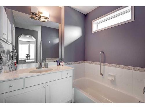 205 Somerset Drive Sw, Calgary, AB - Indoor Photo Showing Bathroom