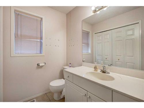 205 Somerset Drive Sw, Calgary, AB - Indoor Photo Showing Bathroom