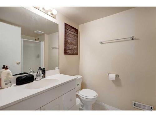 205 Somerset Drive Sw, Calgary, AB - Indoor Photo Showing Bathroom