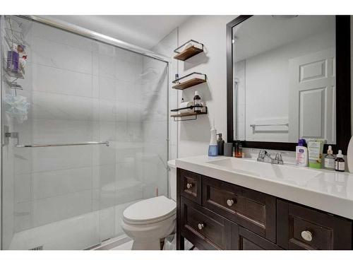 205 Somerset Drive Sw, Calgary, AB - Indoor Photo Showing Bathroom