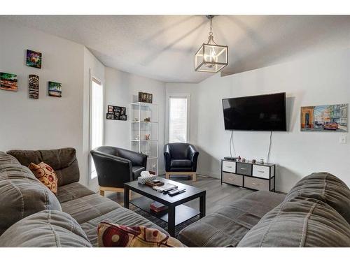 205 Somerset Drive Sw, Calgary, AB - Indoor Photo Showing Living Room