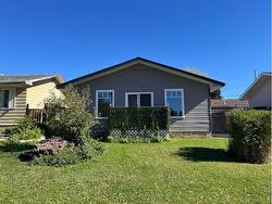 199 Penmeadows Close SE Calgary, AB T2A 3S1