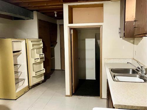 199 Penmeadows Close Se, Calgary, AB - Indoor Photo Showing Kitchen With Double Sink