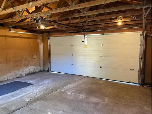 199 Penmeadows Close Se, Calgary, AB - Indoor Photo Showing Garage