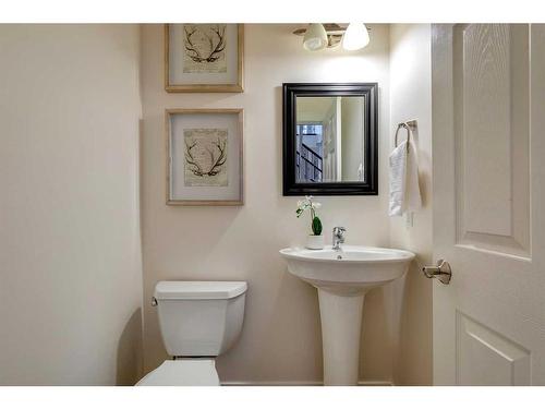 2407 27 Street Sw, Calgary, AB - Indoor Photo Showing Bathroom