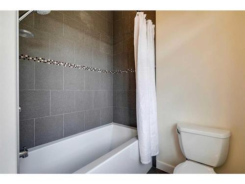 2407 27 Street Sw, Calgary, AB - Indoor Photo Showing Bathroom