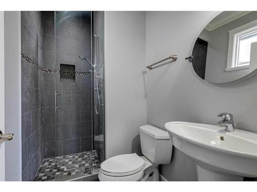 2407 27 Street Sw, Calgary, AB - Indoor Photo Showing Bathroom