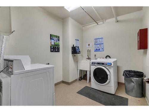 203-8231 Elbow Drive Sw, Calgary, AB - Indoor Photo Showing Laundry Room