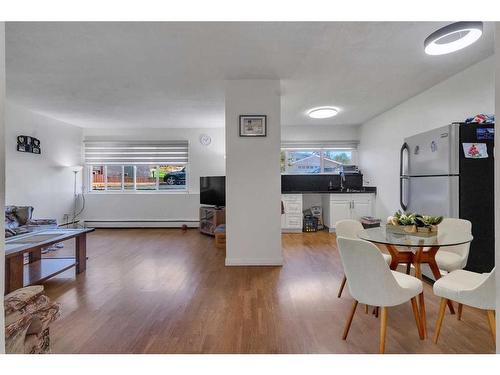 203-8231 Elbow Drive Sw, Calgary, AB - Indoor Photo Showing Dining Room