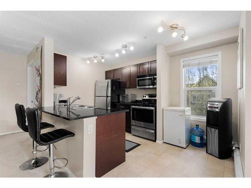 124-195 Kincora Glen Road Nw, Calgary, AB - Indoor Photo Showing Kitchen