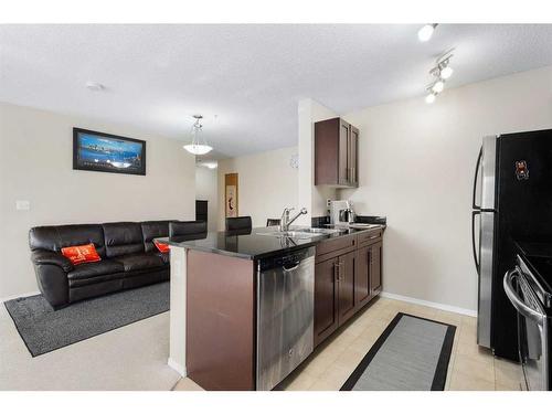 124-195 Kincora Glen Road Nw, Calgary, AB - Indoor Photo Showing Kitchen