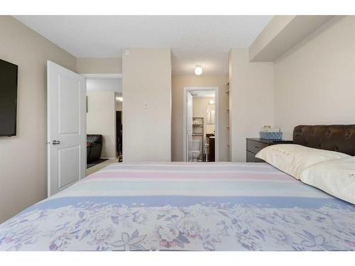 124-195 Kincora Glen Road Nw, Calgary, AB - Indoor Photo Showing Bedroom