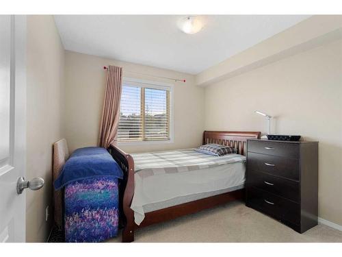 124-195 Kincora Glen Road Nw, Calgary, AB - Indoor Photo Showing Bedroom