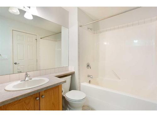 205-1414 17 Street Se, Calgary, AB - Indoor Photo Showing Bathroom