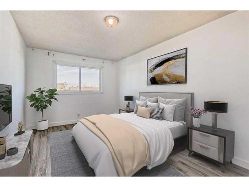 39 Bermuda Drive Nw, Calgary, AB - Indoor Photo Showing Bedroom