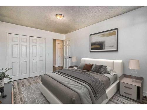 39 Bermuda Drive Nw, Calgary, AB - Indoor Photo Showing Bedroom