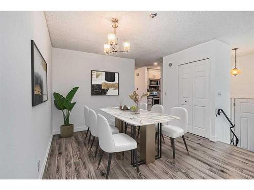 39 Bermuda Drive Nw, Calgary, AB - Indoor Photo Showing Dining Room